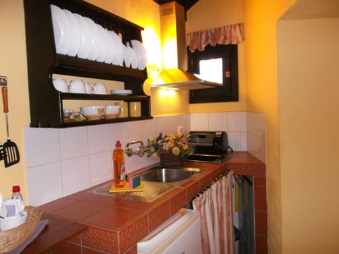 Apartment mit kleiner Innenhof-Terrasse im rustikalen Stil Appartamento in Icod de los Vinos