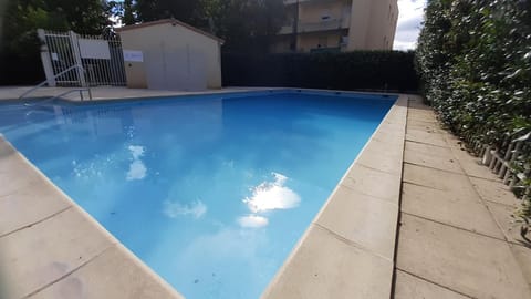 Appartement Terrasse panoramique Piscine Apartment in Lattes