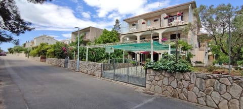 Property building, Day, Neighbourhood, Street view