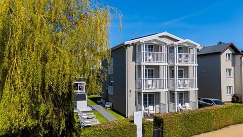 Property building, Spring, Day, Garden, Garden view