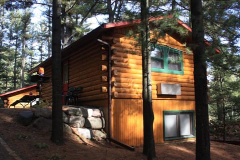 Log Cabins at Meadowbrook Resort Alojamiento y desayuno in Wisconsin Dells