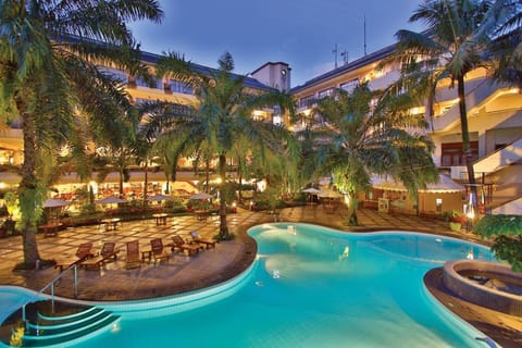 Facade/entrance, Bird's eye view, Swimming pool