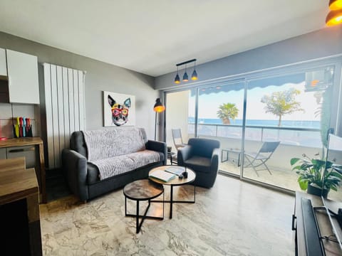 Flat design with SEA view promenade des anglais Apartment in Nice