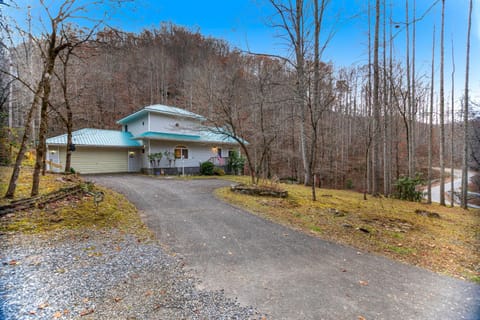2 Bed 2 Bath Vacation home in Whittier I House in Swain County