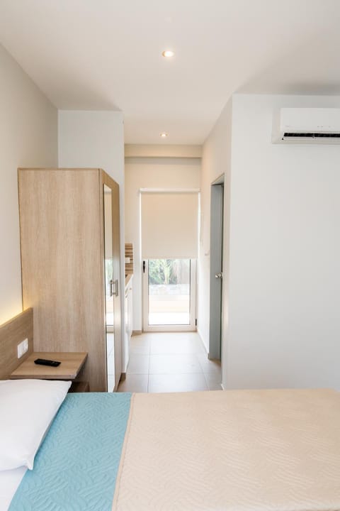 Day, Balcony/Terrace, Bedroom