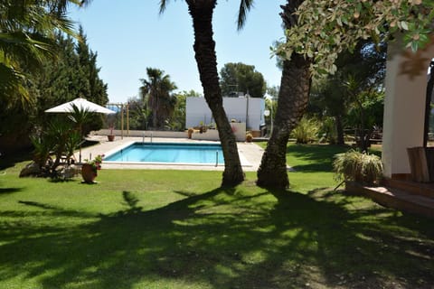 Villa Sitges Colibri at 10 min Walk Beaches - Center City Amaizing Garden Pool XXL Private Tenis Piste Villa in Garraf