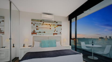 Balcony/Terrace, Bedroom, City view, Sunset