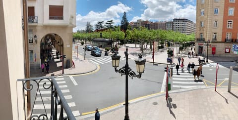 APARTAMENTOS RELOJ DE BERGERÓN Condominio in Logrono