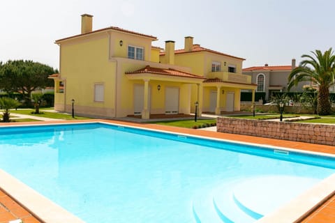 Property building, Garden view, Pool view