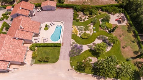 Property building, Day, Bird's eye view, Garden, Garden view, Pool view, Swimming pool, sunbed