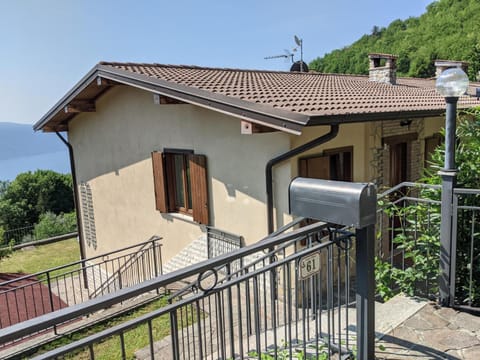 Ferienhaus mit Seeblick und Garten, Pool in ruhiger Lage von Tignale am ...