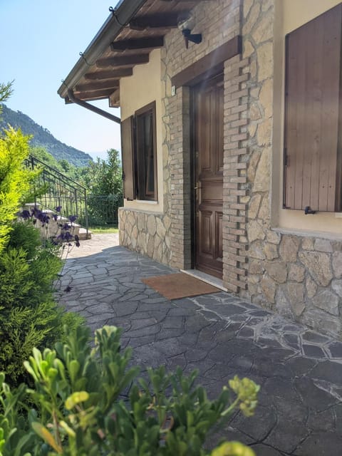 Ferienhaus mit Seeblick und Garten, Pool in ruhiger Lage von Tignale am ...