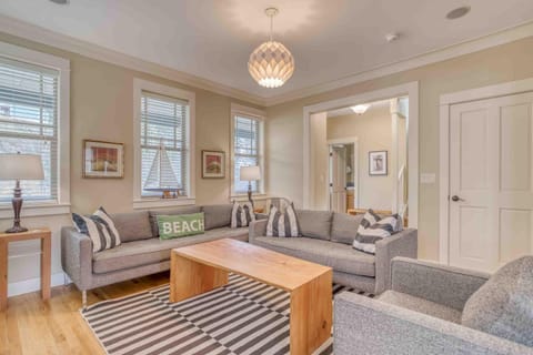 Barnacle Bay House in Lincoln City