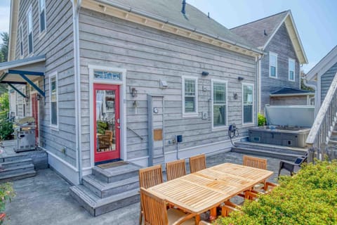 Barnacle Bay House in Lincoln City