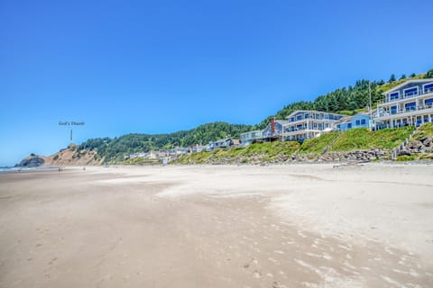 Ocean's Edge House in Lincoln City