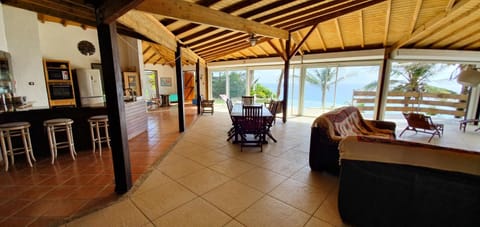 Wild Paradise: Villa vue mer piscine à débordement Chalet in Guadeloupe