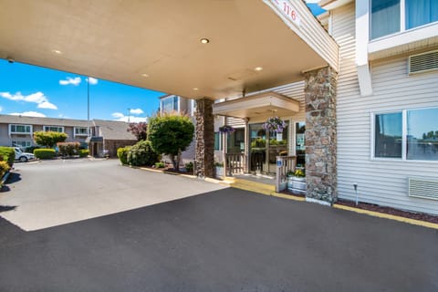 Red Lion Inn & Suites Vancouver Hotel in Washington