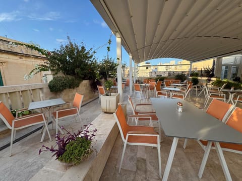 Property building, Balcony/Terrace, Breakfast