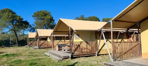 Camping RCN Domaine de la Noguière Campingplatz /
Wohnmobil-Resort in Roquebrune-sur-Argens
