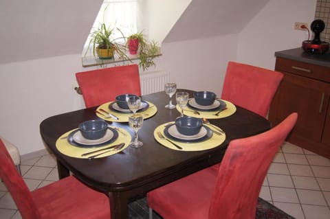 Dining area, Food