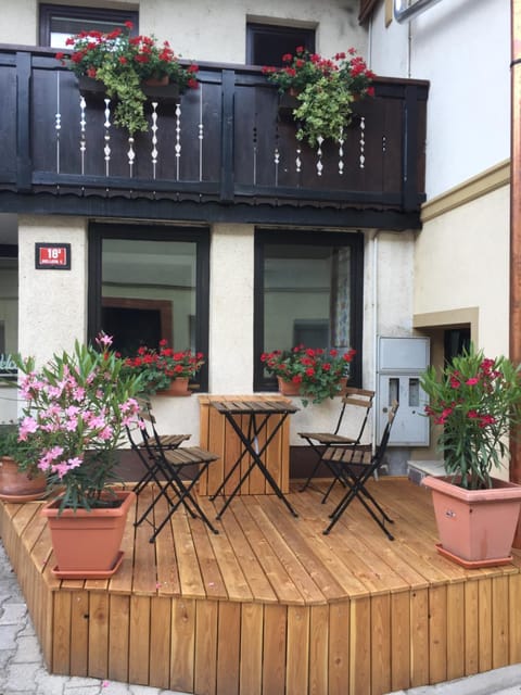 Patio, Day, Balcony/Terrace