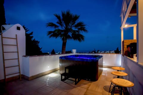Luxury Villa Marbella with nice garden, Pool and Jacuzzi BY Varenso Holidays Villa in Sitio de Calahonda