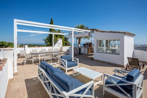 Luxury Villa Marbella with nice garden, Pool and Jacuzzi BY Varenso Holidays Villa in Sitio de Calahonda
