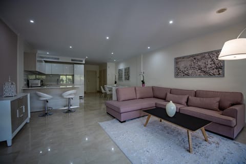 Luxury apartment at Lomas del Rey, Puente Romano Wohnung in Marbella