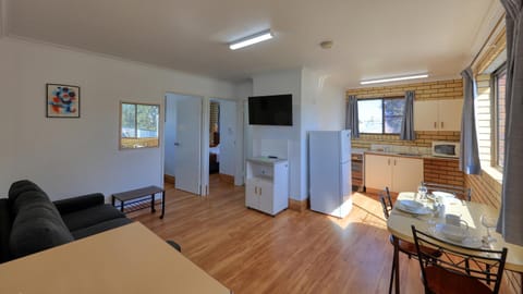 Kitchen or kitchenette, Seating area