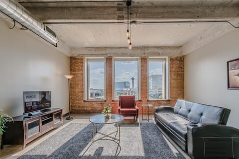 Regal Stays Corporate Apartments - Downtown Dallas Condo in Dallas