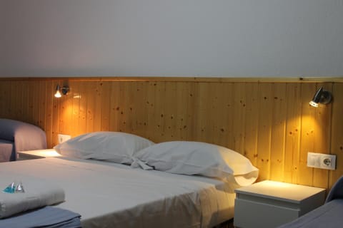 Hostal Amantes De Teruel Bed and Breakfast in Teruel