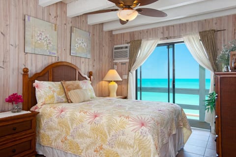 Bed, View (from property/room), Bedroom, Sea view