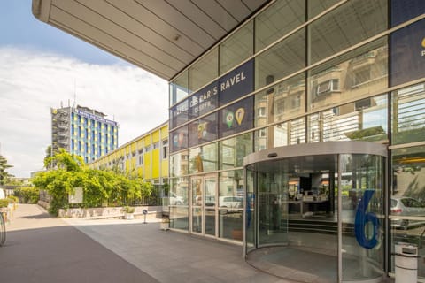 Property building, Facade/entrance