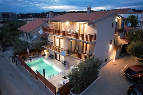 Property building, Swimming pool