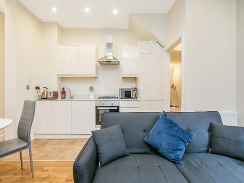 Ealing Queen of the Suburbs One Bedroom Apartment Pass the Keys Apartment in London Borough of Ealing