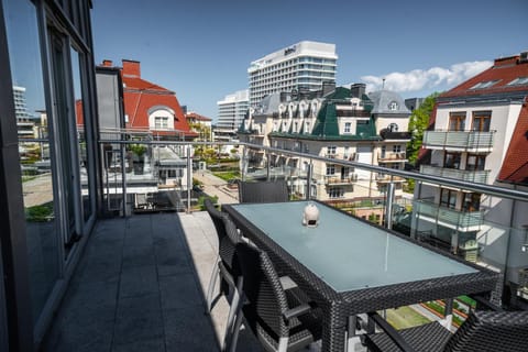 Balcony/Terrace, Quiet street view