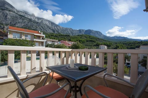 Balcony/Terrace, Mountain view