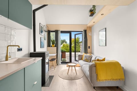 Living room, Seating area, internet, kitchen