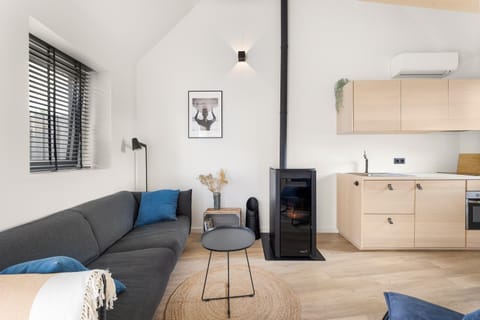 Living room, Photo of the whole room, Seating area, internet, kitchen