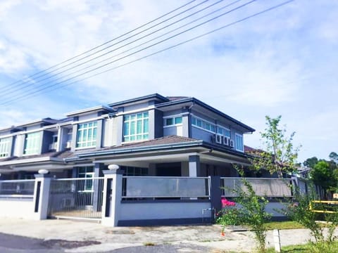 MiCasa 2 Homestay Vacation rental in Sarawak, Malaysia