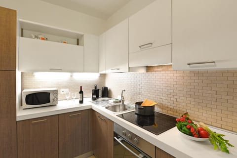 Kitchen or kitchenette, Kitchen or kitchenette