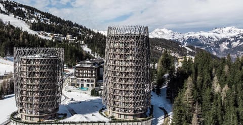 Property building, Nearby landmark, Day, Natural landscape, Winter, Mountain view