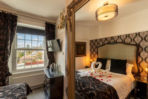 Holly Lodge Guest House with FREE off site health club Bed and Breakfast in Windermere