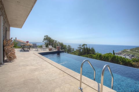 Pool view, Sea view