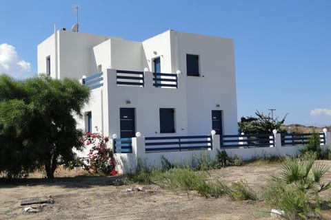 Villa Marios- Under the Volcano Apartment in Milos