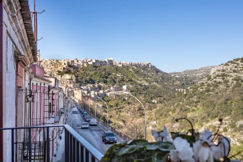 Neighbourhood, Balcony/Terrace, City view, Mountain view, Street view