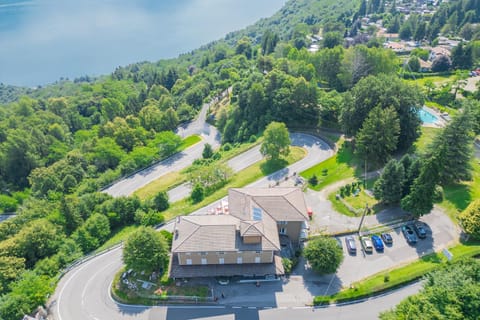 Property building, Bird's eye view, Street view