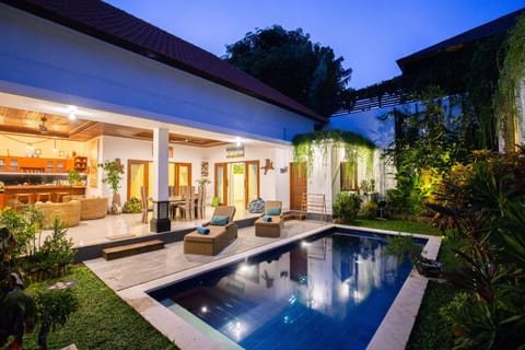 Property building, Swimming pool, Swimming pool