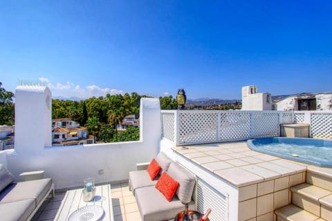 1080 Beachfront Penthouse 3 floors jacuzzi 2 pools wifi roof terrace Condo in Marbella
