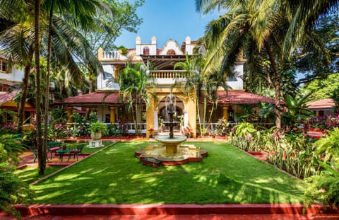 Facade/entrance, Day, Summer, Garden